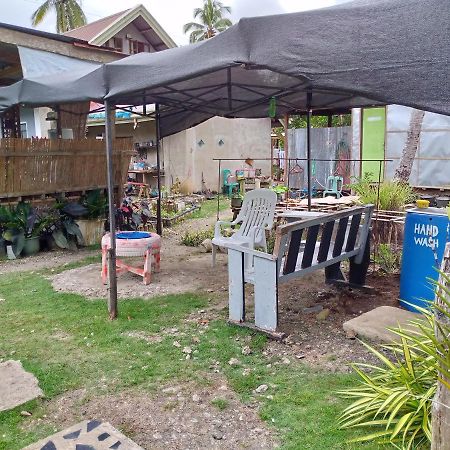 Junjals Backpackers Chalet Bohol Exterior foto